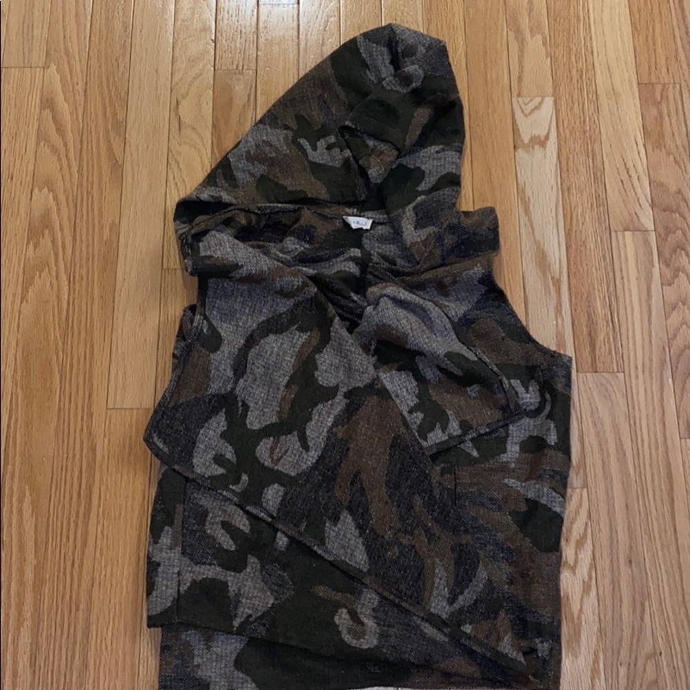 Hem and Thread Hooded Drapy Camo Vest